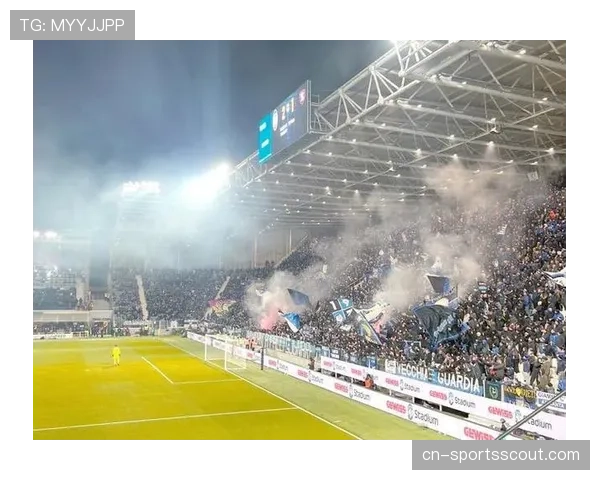 终场哨响，萨勒尼塔纳老将坎德雷瓦瘫坐草地掩面